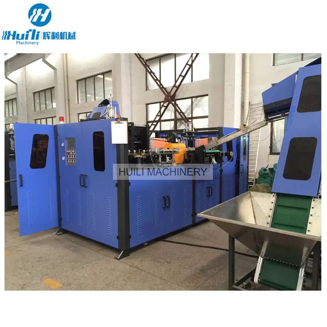 Machine de moulage par soufflage à 4 cavités