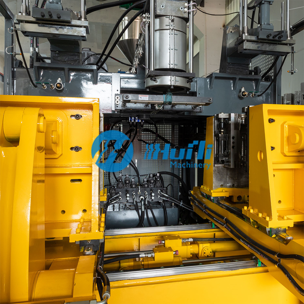 Machines de moulage par soufflage par extrusion entièrement automatiques pour bouteilles d'huile moteur et bidons de détergent